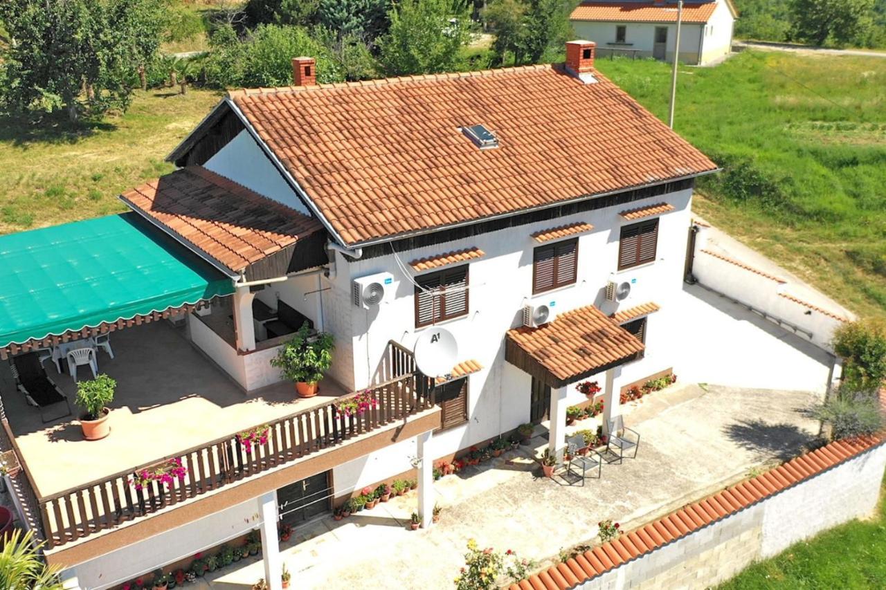 Apartment Mirella For 6 Persons Located In Central Istria Gradinje Exterior photo