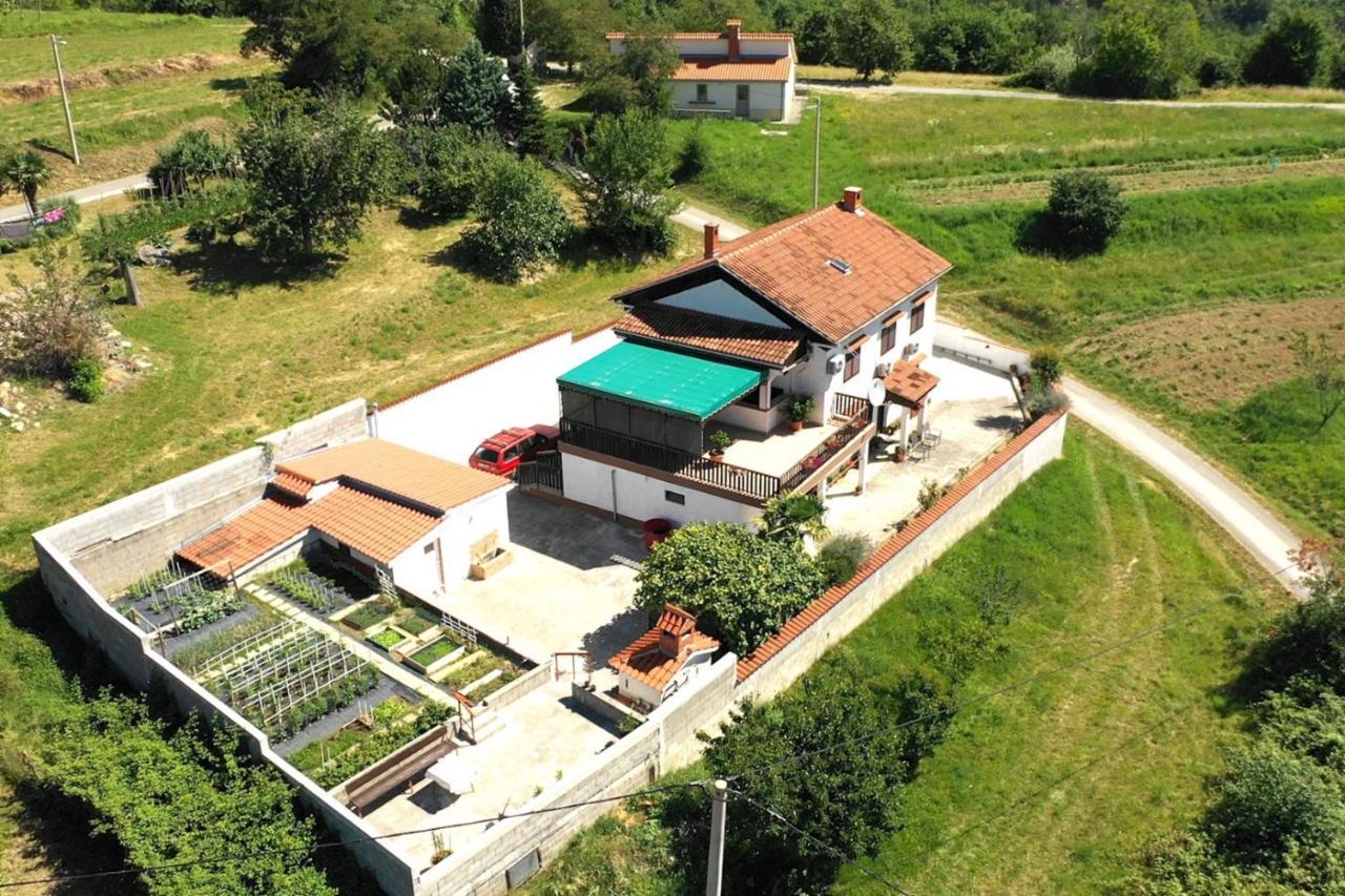 Apartment Mirella For 6 Persons Located In Central Istria Gradinje Exterior photo