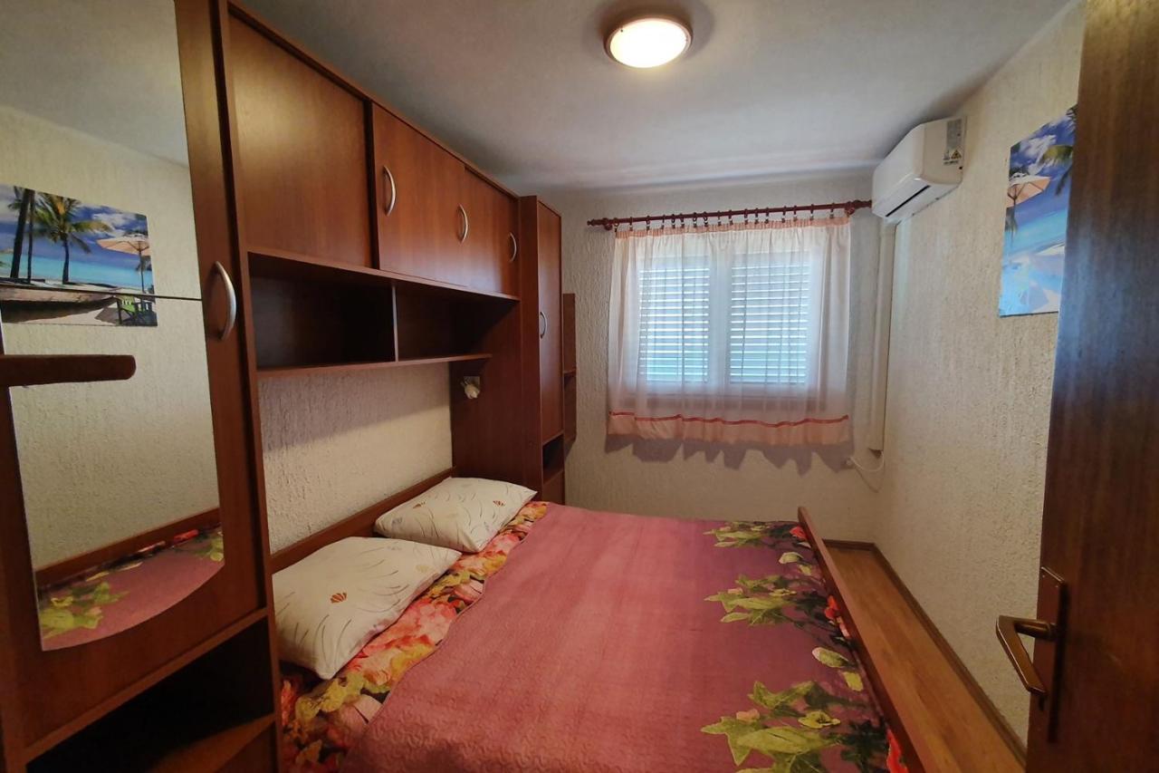 Apartment Mirella For 6 Persons Located In Central Istria Gradinje Exterior photo