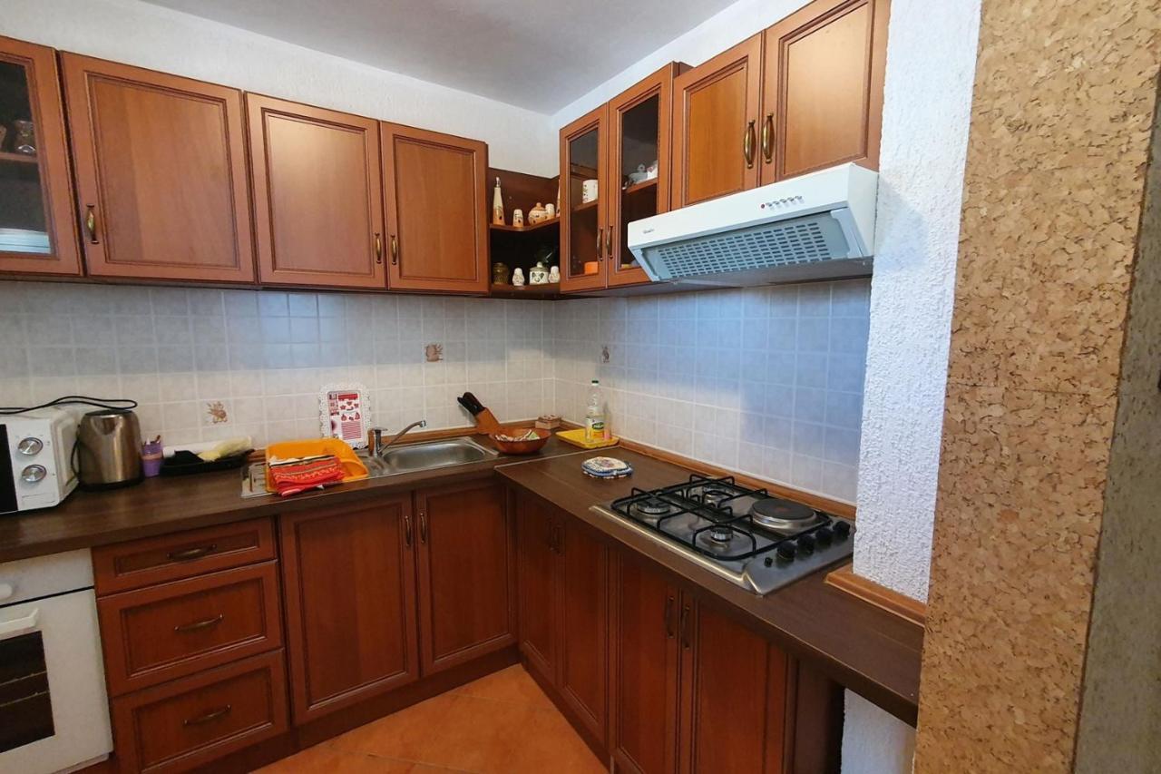 Apartment Mirella For 6 Persons Located In Central Istria Gradinje Exterior photo