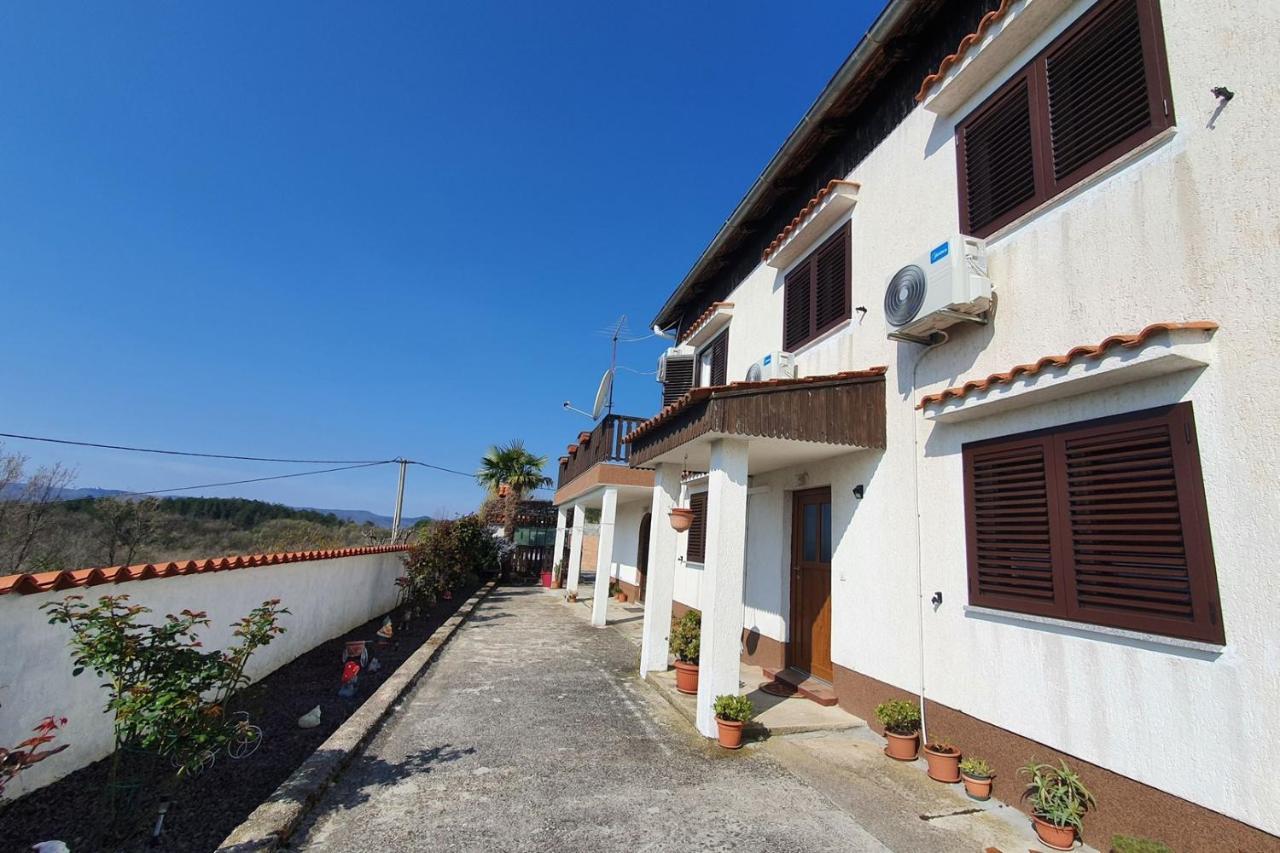 Apartment Mirella For 6 Persons Located In Central Istria Gradinje Exterior photo