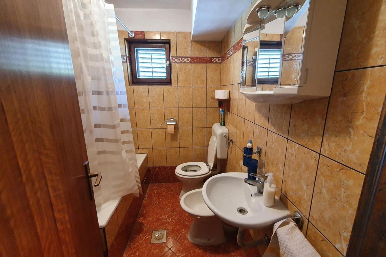 Apartment Mirella For 6 Persons Located In Central Istria Gradinje Exterior photo