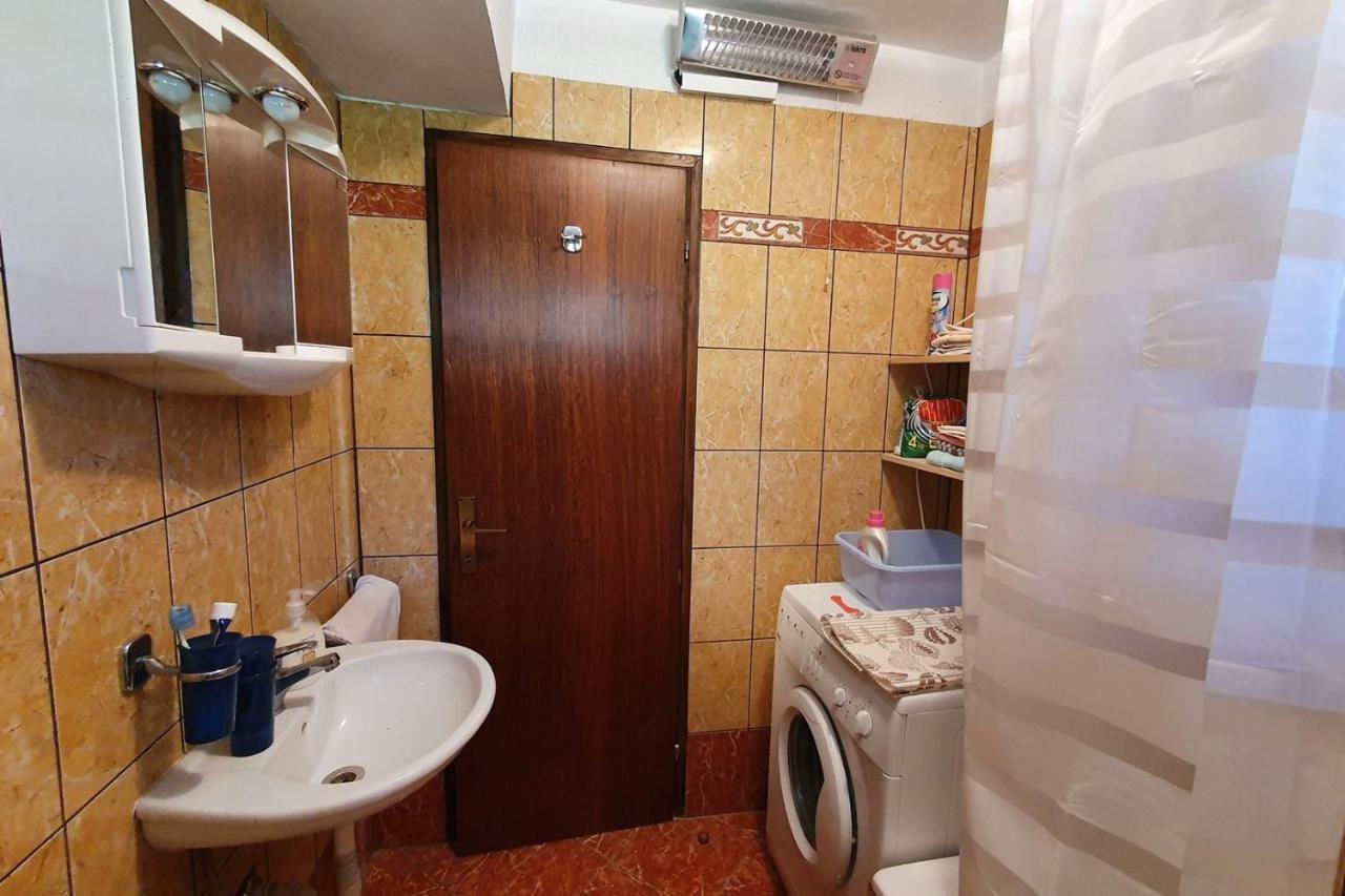 Apartment Mirella For 6 Persons Located In Central Istria Gradinje Exterior photo